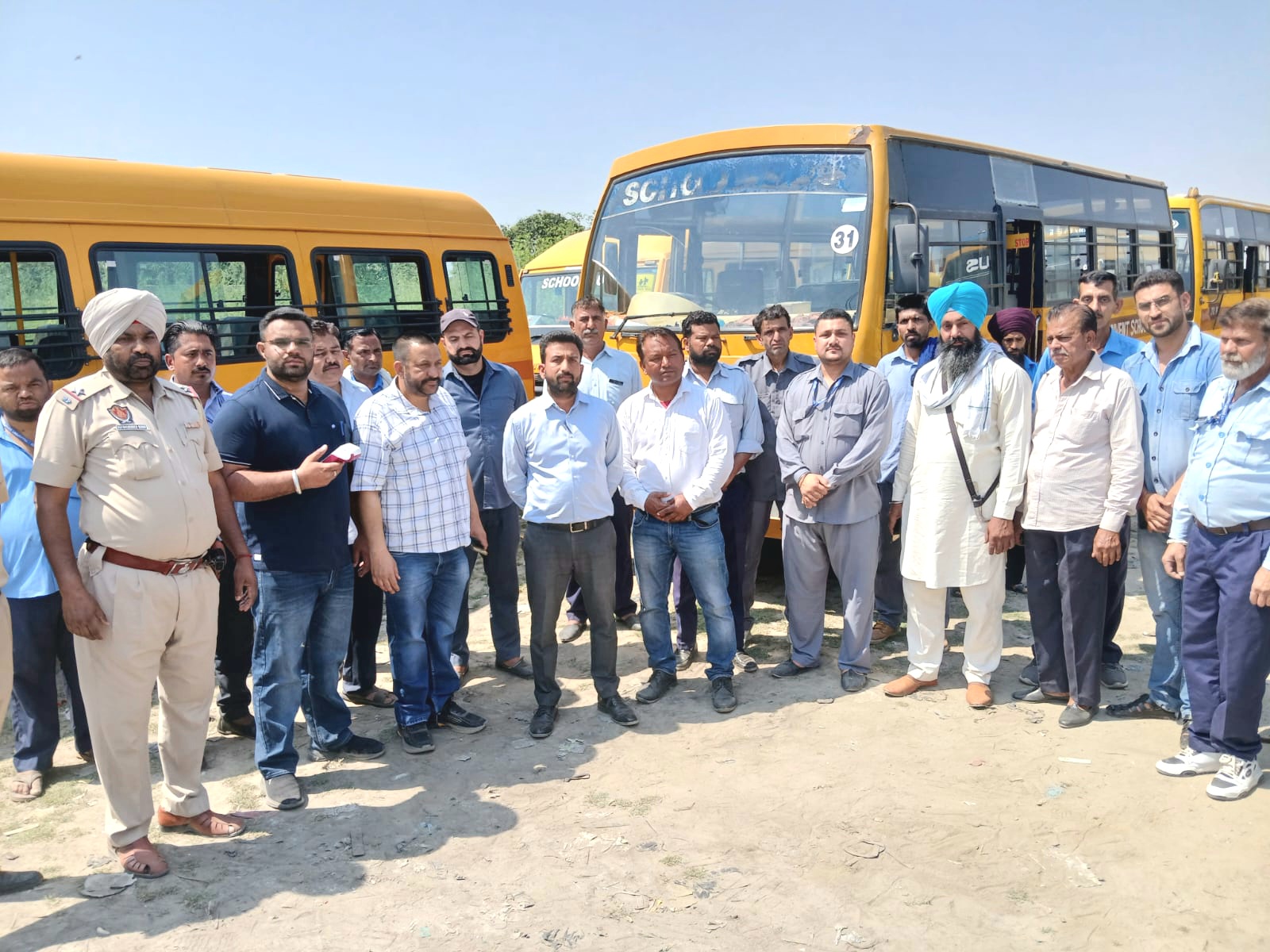 सुरक्षित स्कूल वाहन योजना के तहत जिले में 55 स्कूल बसों की चेकिंग की गई